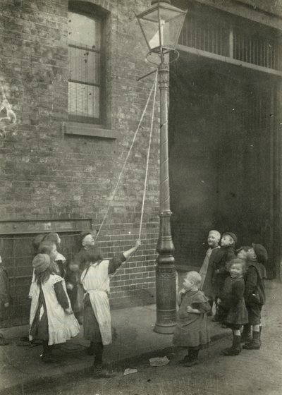 Çocuk yoksulluğu, Londra by English Photographer