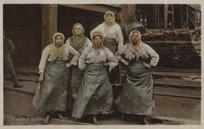 Colliery Lasses (renkli fotoğraf) by English Photographer