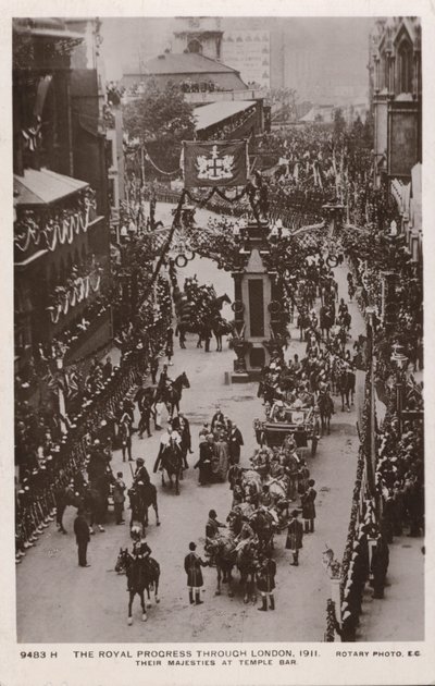 Kral George V ve Kraliçe'nin taç giyme töreni, Temple Bar, Londra by English Photographer