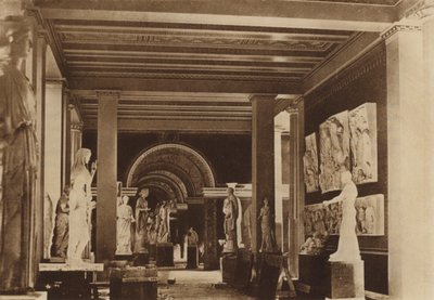 Yunan Mahkemesinin Arkasındaki Koridor by English Photographer