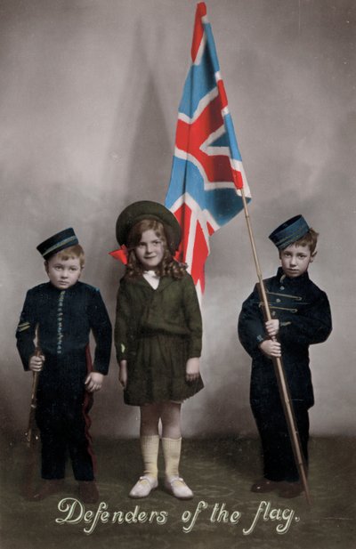 Bayrak Savunucuları, Union Jack ile üniformalı üç çocuk (fotoğraf) by English Photographer
