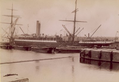 Londra Thames Nehri üzerinde rıhtım by English Photographer