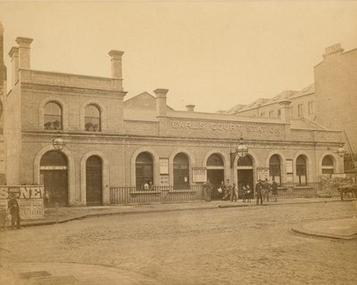 Earls Count İstasyonu - Earls Court Yolu girişi; 1878 yılında C Latham tarafından çekilen fotoğraf by English Photographer