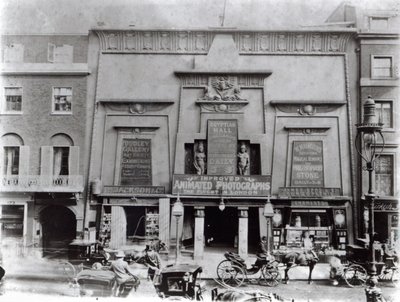 Mısır Salonu, Piccadilly 1895 by English Photographer