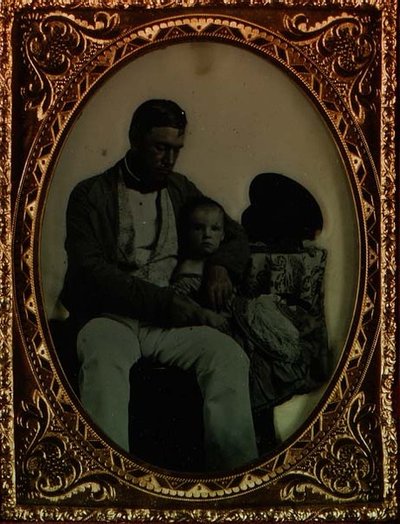 Baba ve Çocuk, c.1850 (ambrotype_ by English Photographer