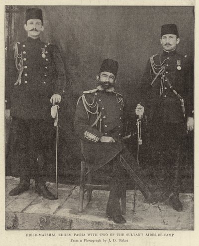Mareşal Edhem Paşa, iki Sultan Yaveri ile birlikte by English Photographer