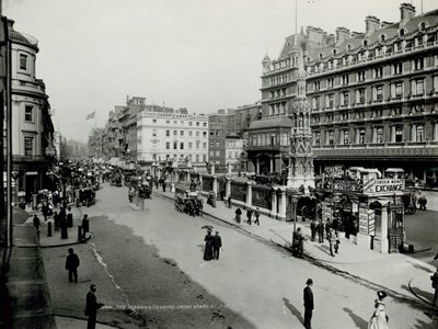 Charing Cross İstasyonu ile Strand boyunca genel görünüm by English Photographer