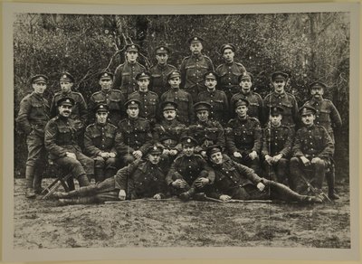 Grup portresi, muhtemelen Leicester Royal Horse Artillery, 1914-15 by English Photographer