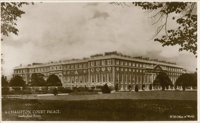 Hampton Court Sarayı, Güney ve Doğu cepheleri by English Photographer