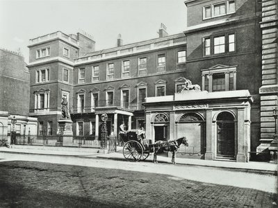 Savaş ofisi dışında Hansom taksi Pall Mall, Willis Koleksiyonu, 1890 by English Photographer