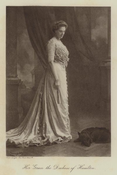 Majesteleri Hamilton Düşesi (siyah-beyaz fotoğraf) by English Photographer