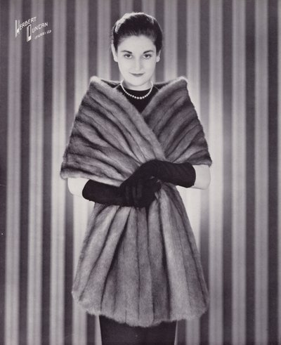 Herbert Duncan Kürkleri: Kraliyet Pastel Vizon (s/b fotoğraf) by English Photographer