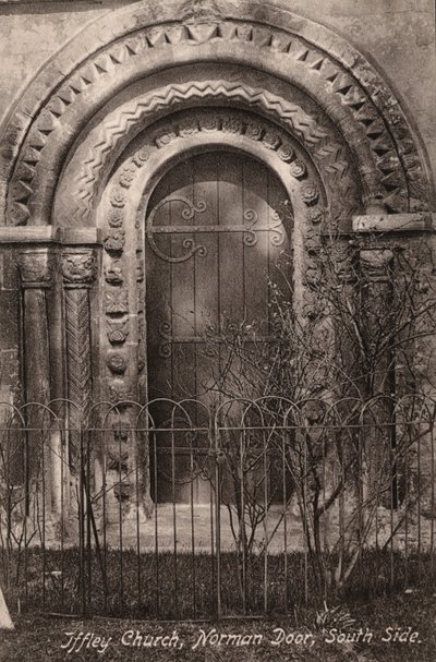 Iffley Kilisesi, Norman Kapısı, Güney Yakası (s/b fotoğraf) by English Photographer