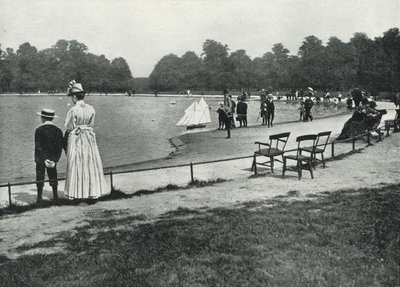 Kensington Bahçeleri, Yuvarlak Gölet (s/b fotoğraf) by English Photographer