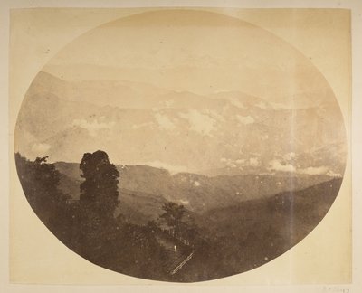 Belediye Binası yakınlarındaki tepeden Kinchinjunga, [Darjeeling] 