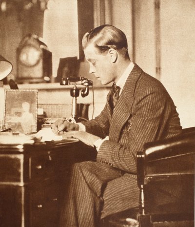 Kral Edward VIII, Londra, St. James Sarayı