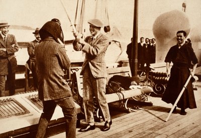 King Edward VIII, Bir Japon Eskrim Miğferini Test Ediyor, 1922 by English Photographer