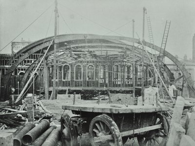 Kings Cross İstasyonu: yapım çalışmaları sürüyor, 1862 by English Photographer