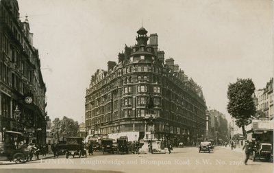 Knightsbridge ve Brompton Yolu, Güney Batı, Londra by English Photographer
