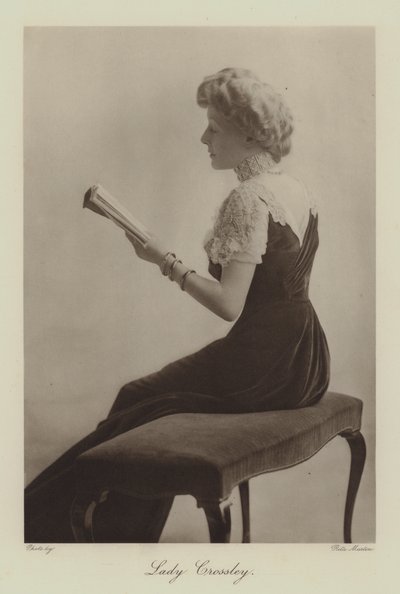 Lady Crossley (siyah-beyaz fotoğraf) by English Photographer