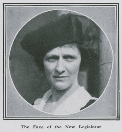 Leydi Nancy Astor: Yeni yasa koyucunun yüzü by English Photographer