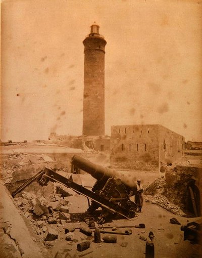 İskenderiye bombardımanından sonra deniz feneri kalesi by English Photographer