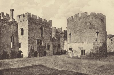 Ludlow Kalesi, İç Koğuş ve Yuvarlak Şapel (b/w fotoğraf) by English Photographer