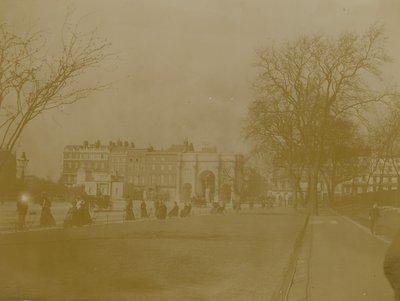 Marble Arch, Hyde Park, Londra by English Photographer