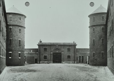 Millbank Hapishanesi: aşağı, ana koridor, 1885 by English Photographer