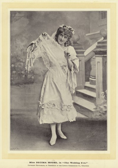 Bayan Decima Moore, Düğün Arifesinde by English Photographer