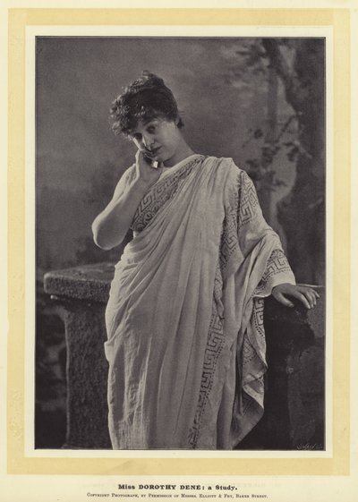 Bayan Dorothy Dene: Bir Çalışma by English Photographer