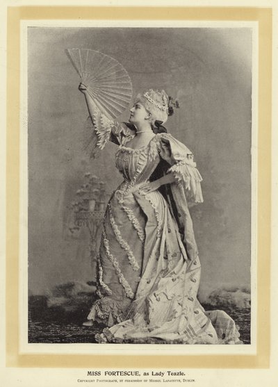Bayan Fortescue, Lady Teazle olarak by English Photographer