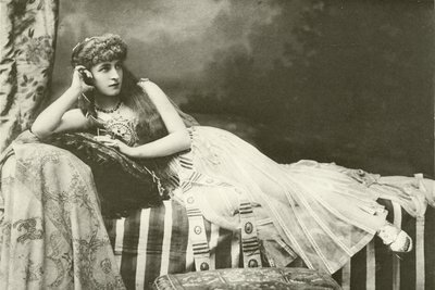 Bayan Langtry Kleopatra olarak (gravür) by English Photographer