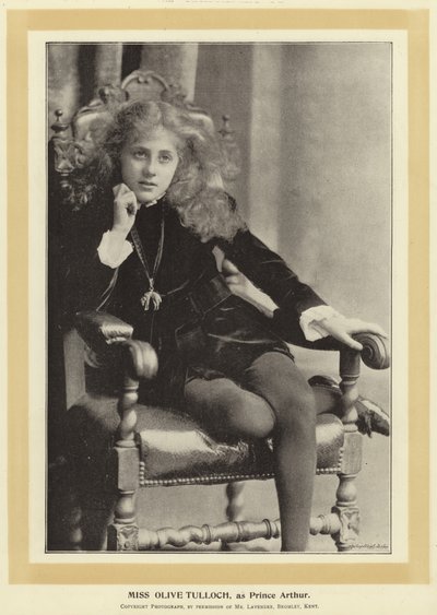 Bayan Olive Tulloch, Prens Arthur olarak by English Photographer