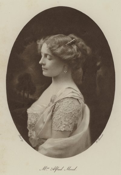 Bayan Alfred Mond (siyah-beyaz fotoğraf) by English Photographer