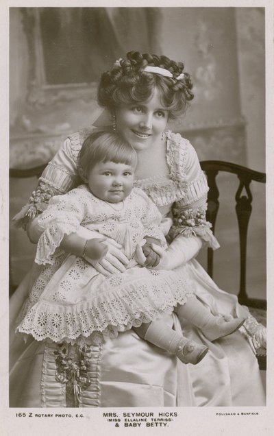 Bayan Seymour Hicks ve kızı by English Photographer