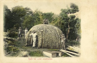 Yerli kulübe yapım aşamasında (renkli fotoğraf) by English Photographer
