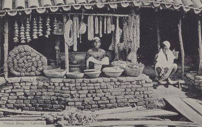 Yerli dükkan, Kalküta, Hindistan (s/b fotoğraf) by English Photographer
