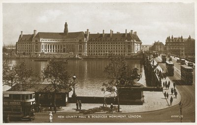 Yeni İlçe Binası ve Boadicea Anıtı by English Photographer