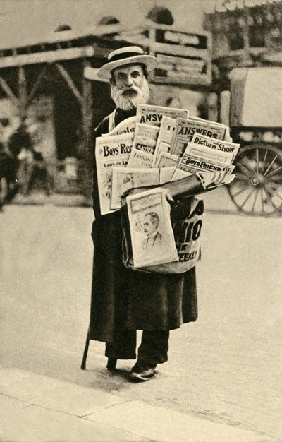 Gazete satıcısı (s/b fotoğraf) by English Photographer