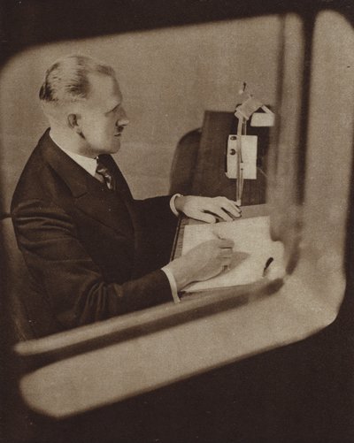 Haber okuyucusu BBC, Londra stüdyolarında haberleri okuyor (s/b fotoğraf) by English Photographer