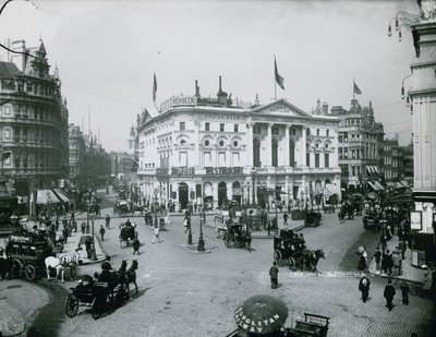 Pavilion, Piccadilly, Londra by English Photographer
