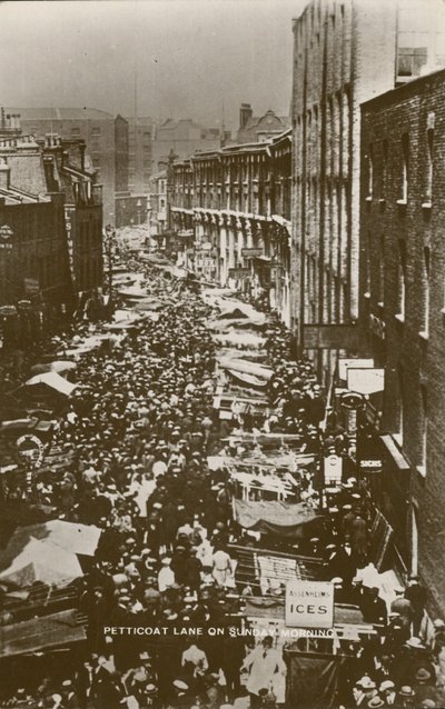 Pazar sabahı Petticoat Lane by English Photographer