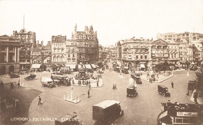 Piccadilly Sirki by English Photographer