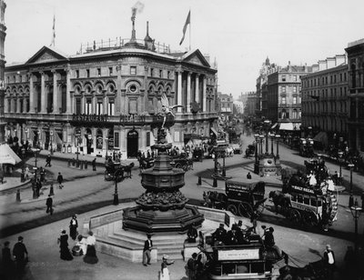 Piccadilly Sirki, Londra by English Photographer