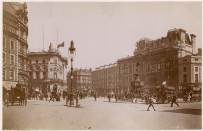 Piccadilly Sirki, Londra by English Photographer