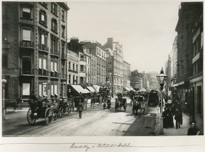 Piccadilly ve Hatchett