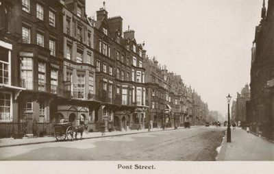 Pont Street, Londra (s/b fotoğraf) by English Photographer