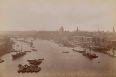 Thames manzaralı kartpostal by English Photographer