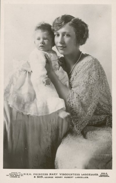 Prenses Mary, Vikontes Lascelles, en büyük oğlu George ile birlikte (s/b fotoğraf) by English Photographer
